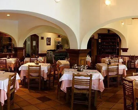 Del Carmen Hotel